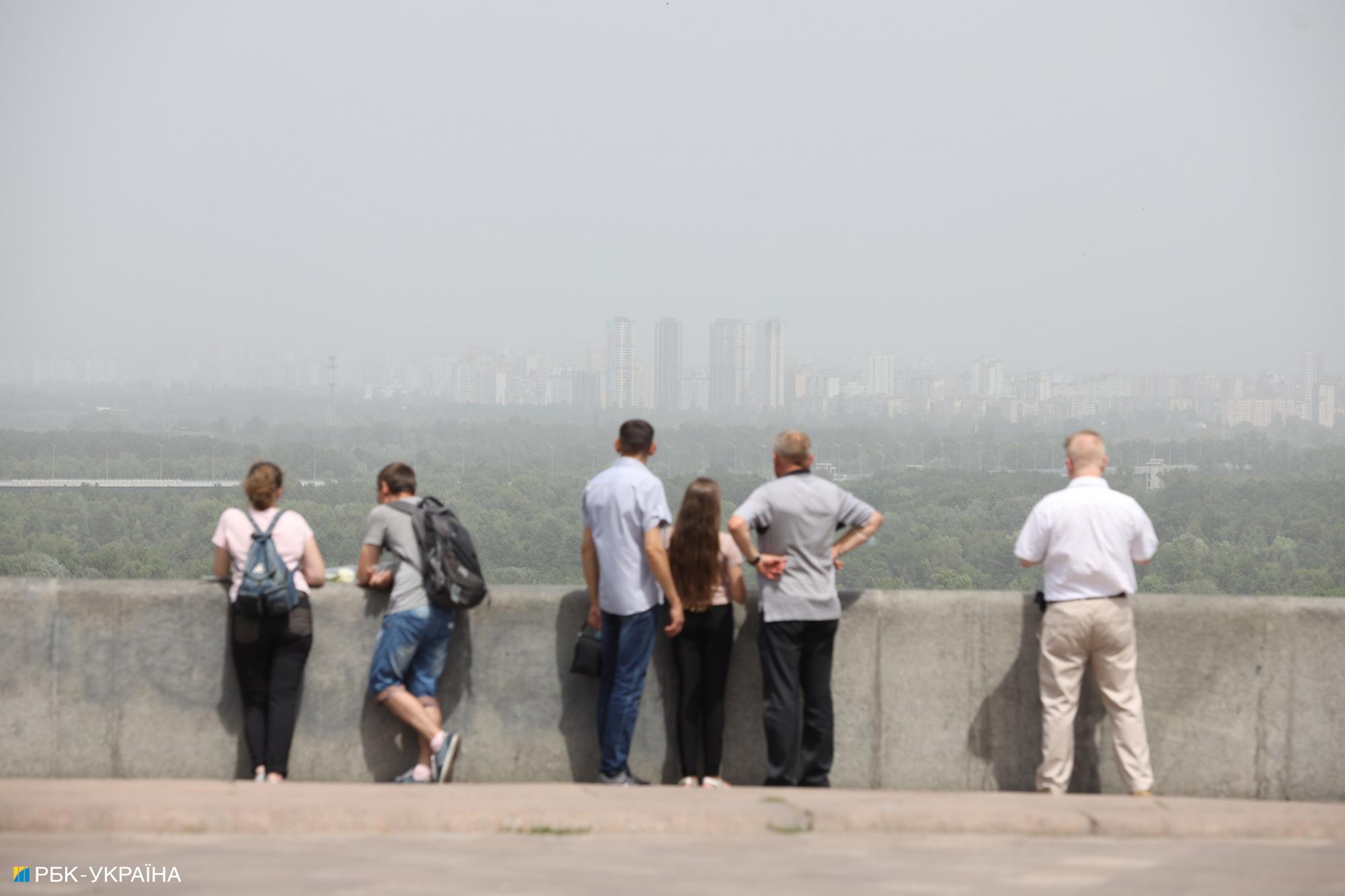 Київ накрила піщана буря: її видно з космосу (фото)